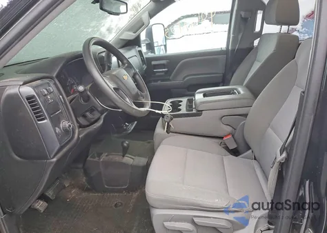 2018 Chevrolet Silverado K1500 Custom z USA, uszkodzony, nr VIN 1GCVKPEC2JZ335186